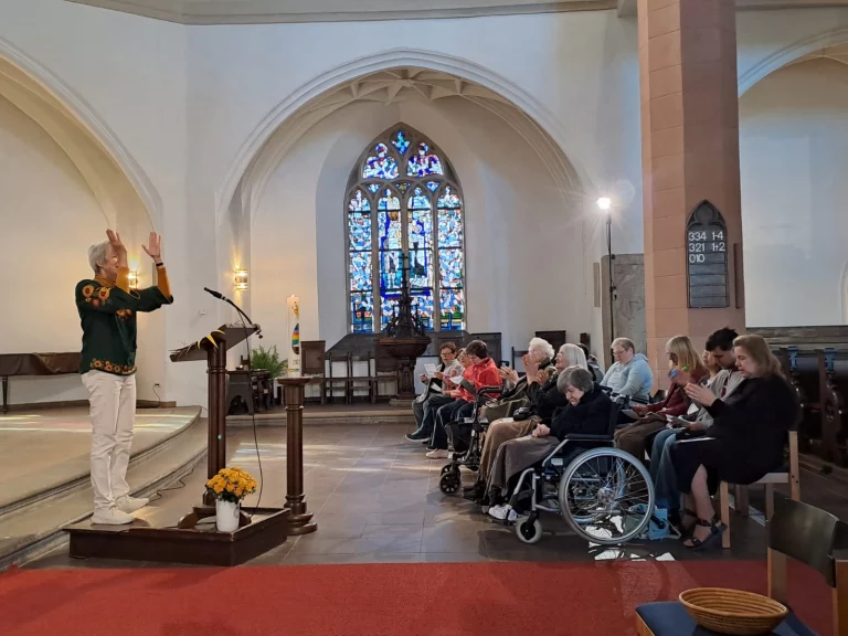 „Vergiss-mein-nicht-Gottesdienst“ spricht alle Menschen mit allen Sinnen an